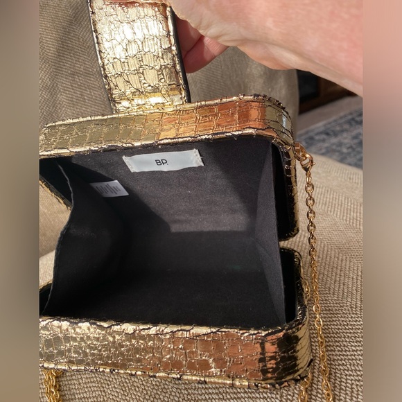 Structured Box Crossbody Bag by BP. Gold Metallic Lamey. Gold Chain Strap. EUC. - Picture 9 of 15